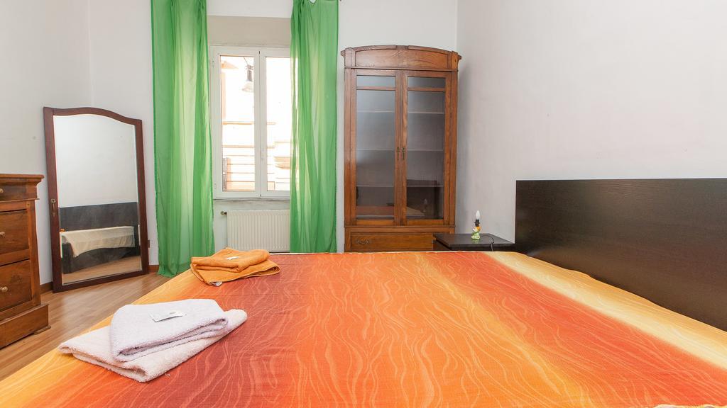 Rental In Rome Santini Apartment Habitación foto